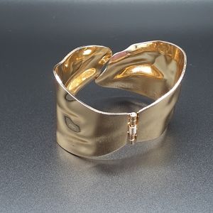 Gold Oval Hinged Bracelet